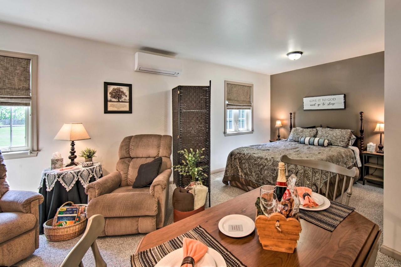 Cozy Garden Room In Welsh Mountain Suites! New Holland Екстер'єр фото